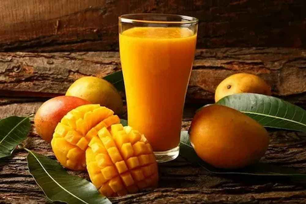 آبمیوه انبه کوچک مناسب میان وعده و پذیرایی روزانه
